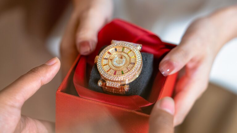 how to change luxury watch battery