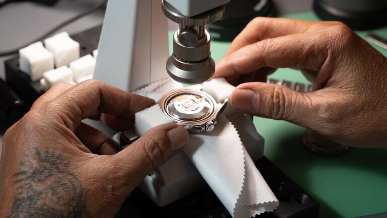 how to change luxury watch battery