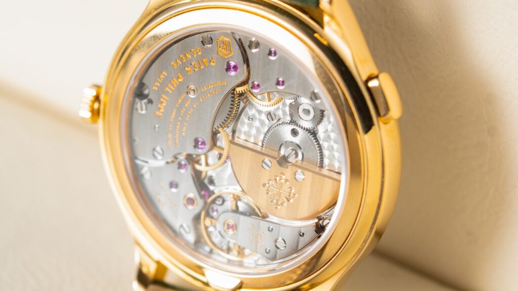 difference between men's and women's watches