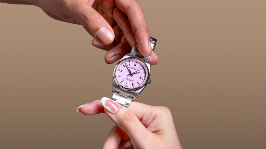 perbedaan jam tangan pria dan wanita