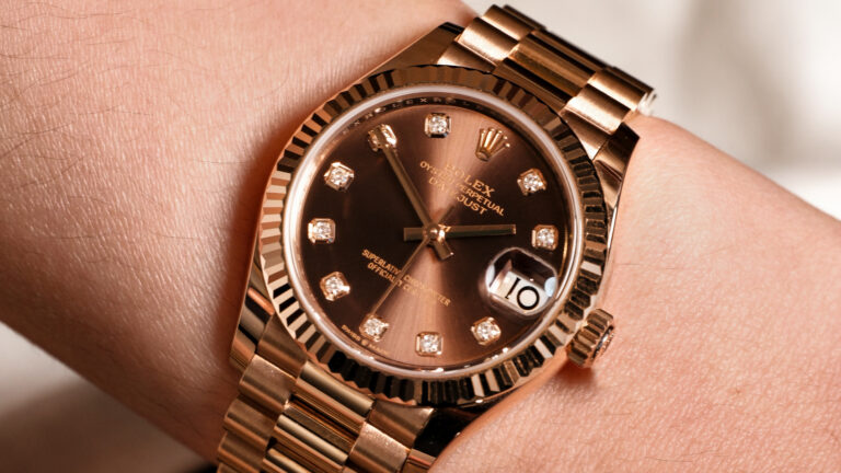 warna jam tangan yang cocok untuk kulit sawo matang