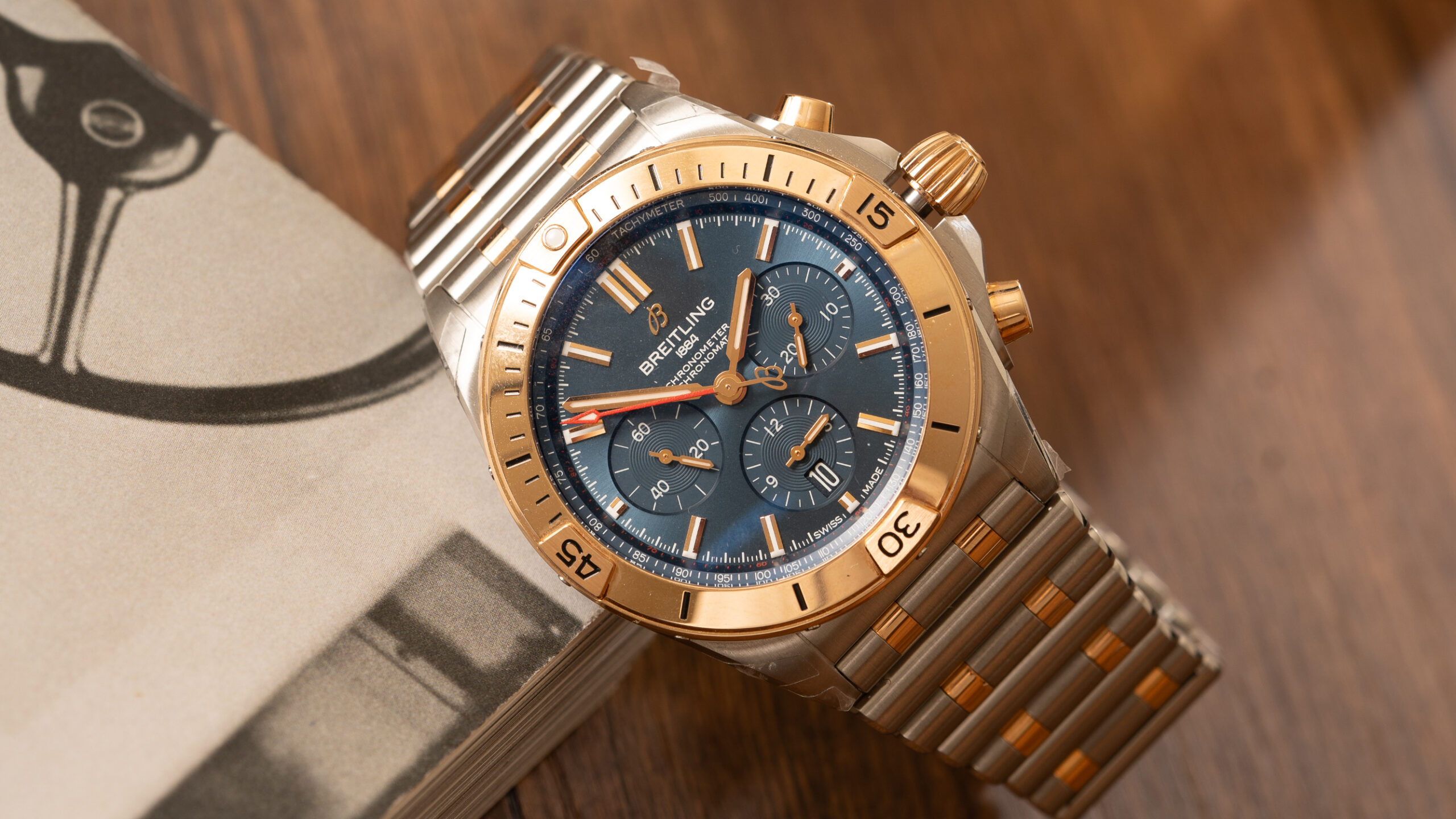 ciri khas dan elemen estetika breitling