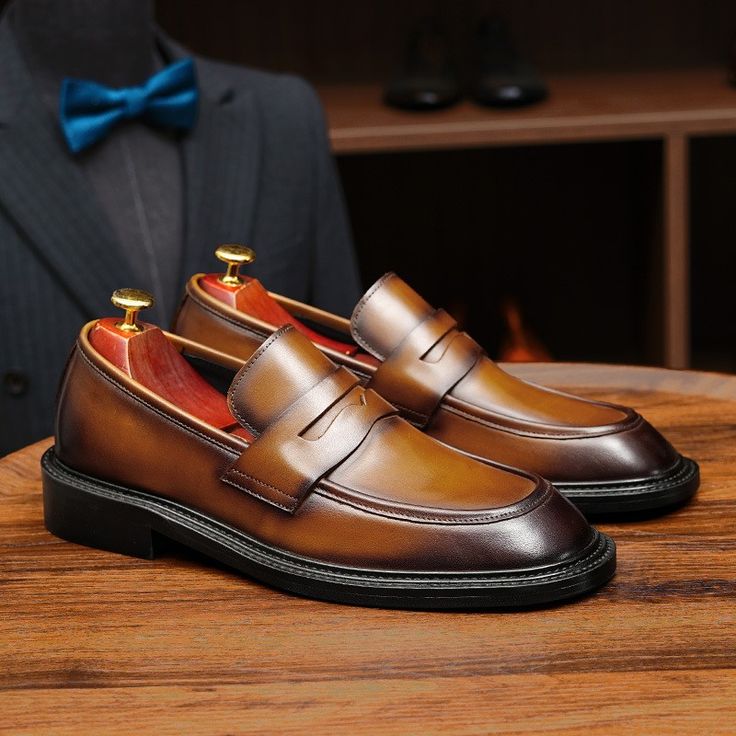 Sepatu formal adalah salah satu jenis sepatu pria