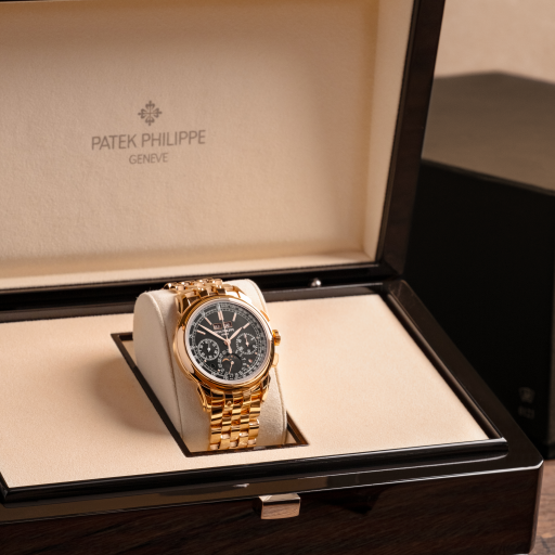 How to Charge the Power Reserve of a Luxury Watch